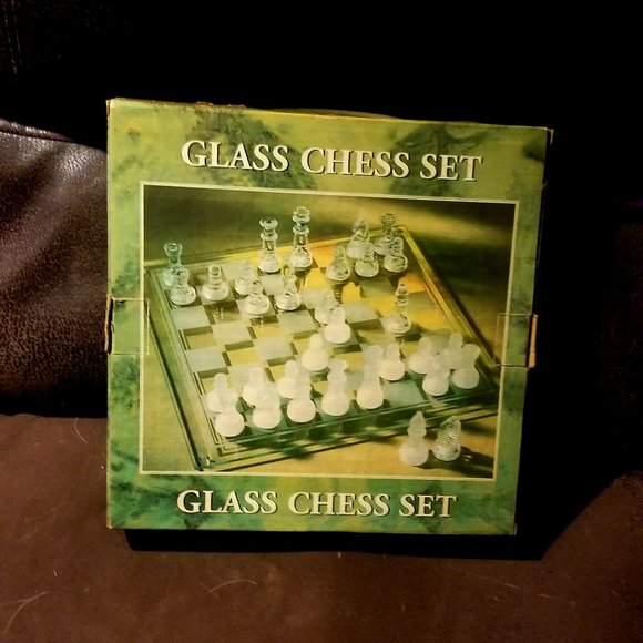 Vintage Glass Chess Set 32 Pieces Frosted and Clear w Glass Board and Box - Picture 3 of 5